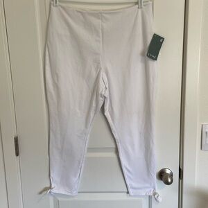 2X Lysse white cropped leggings with bows on the legs with tags.